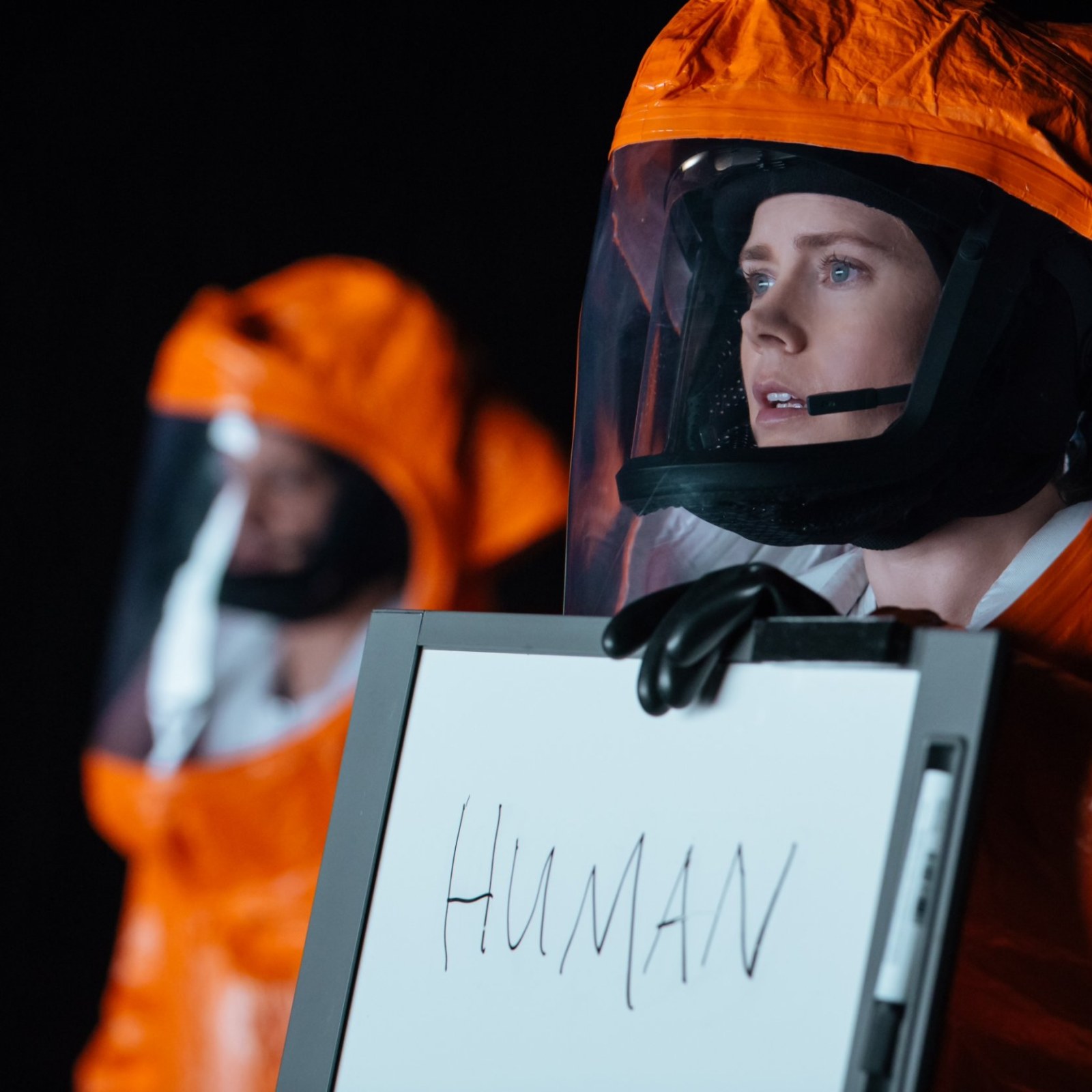 Arrival' Review: Watch Amy Adams Stand up for Aliens in New Mind-Bending Space Epic - Newsweek
