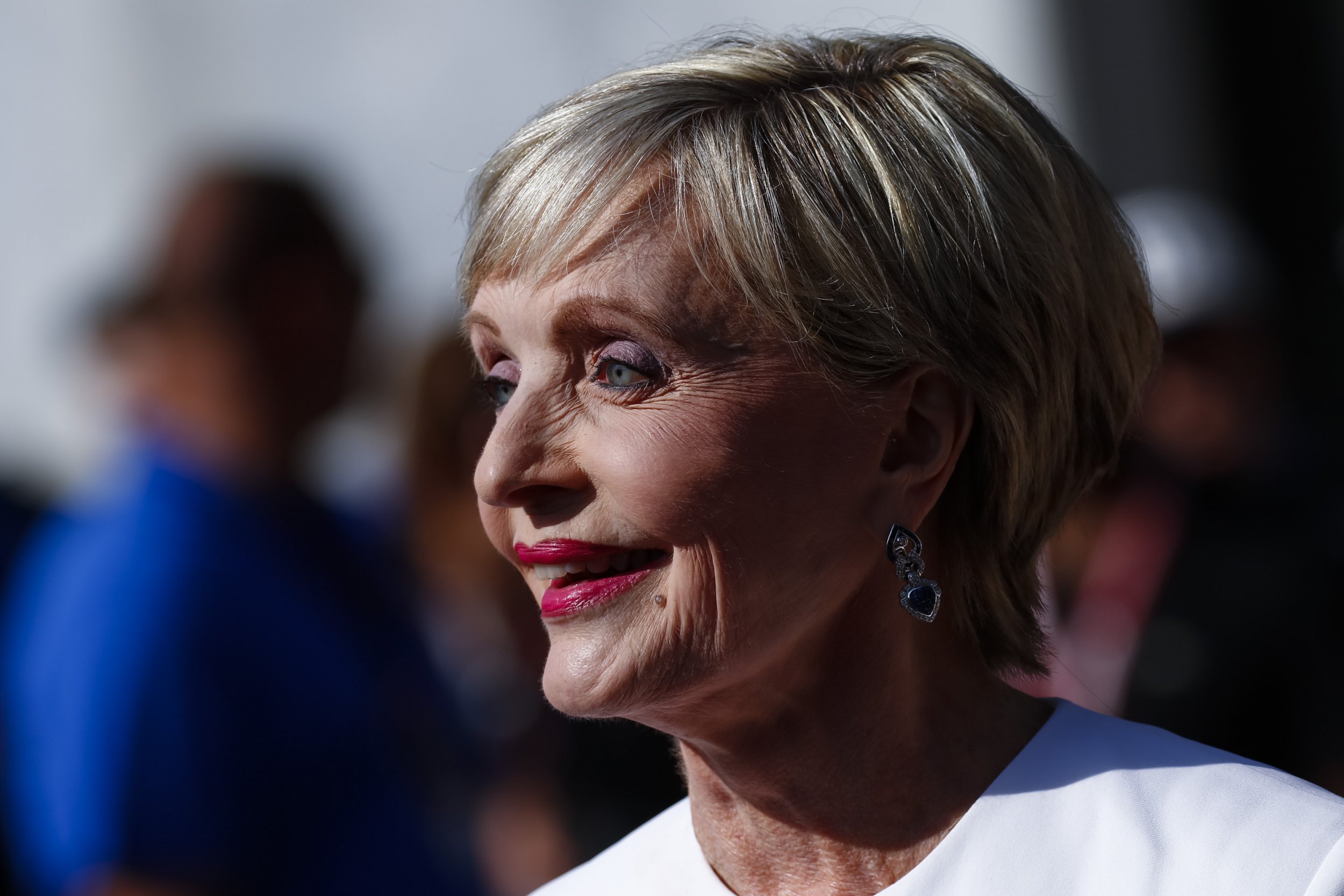 Brady Bunch Matriarch Florence Henderson Dead At 82 Newsweek