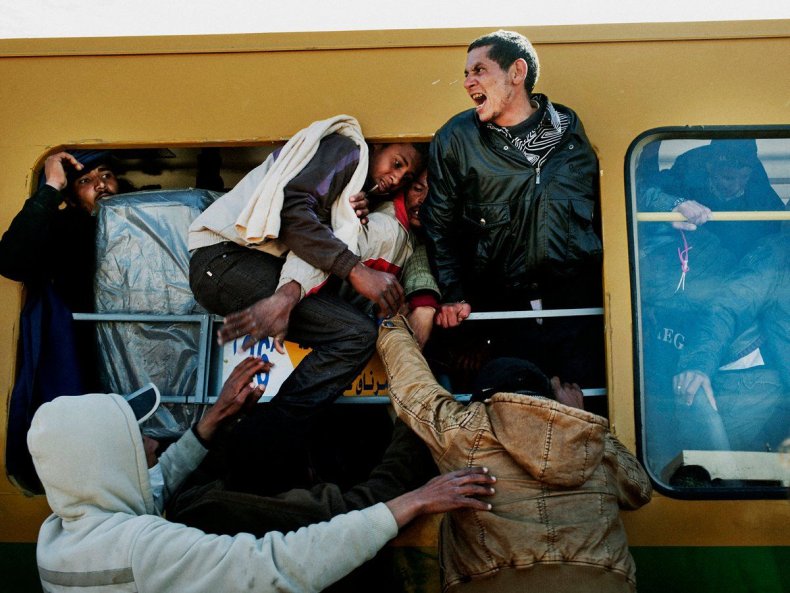 news-gallery-010314-libya-tunisia-border-refugees