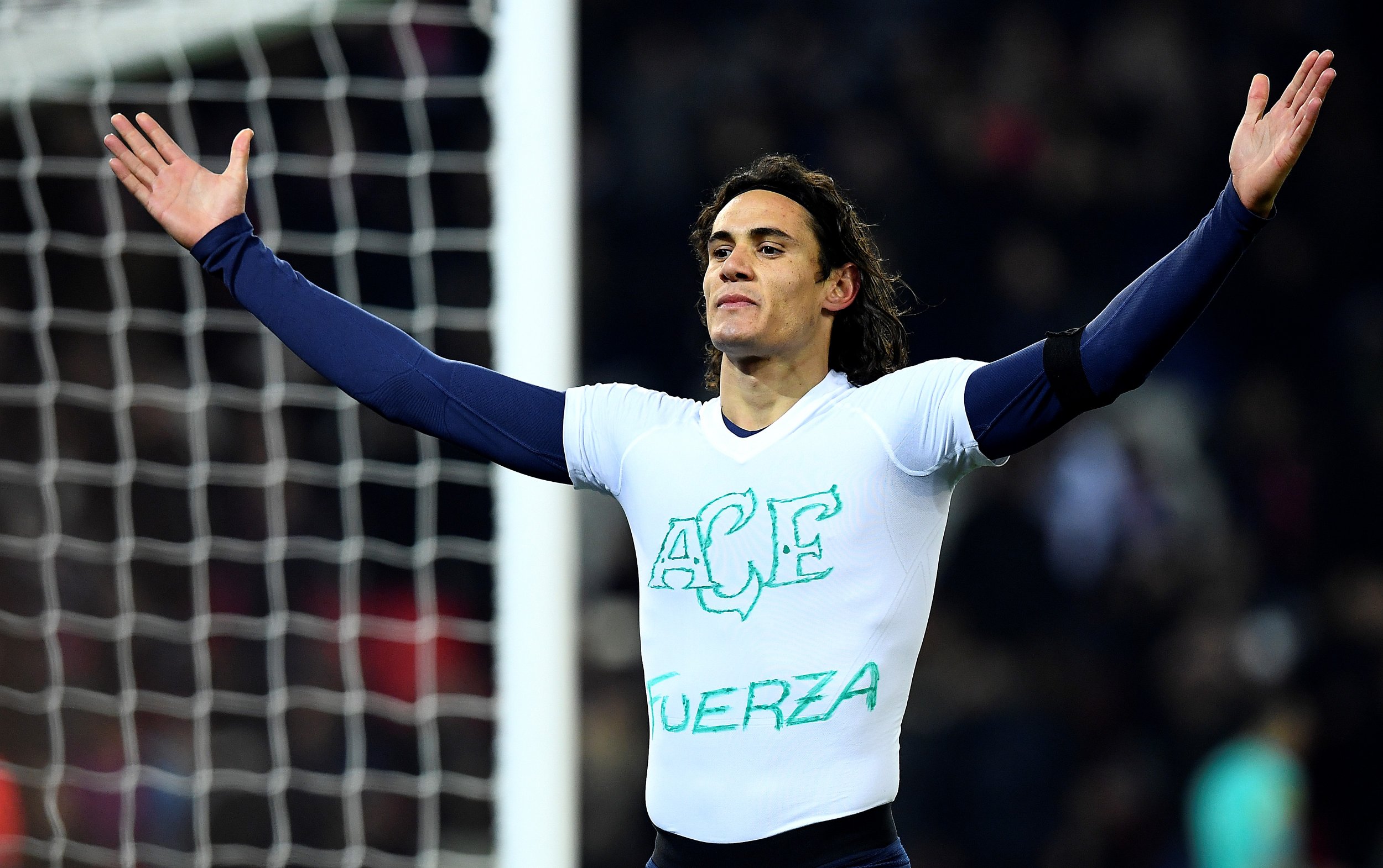 Edinson Cavani Booked After Chapecoense Solidarity Gesture in Paris