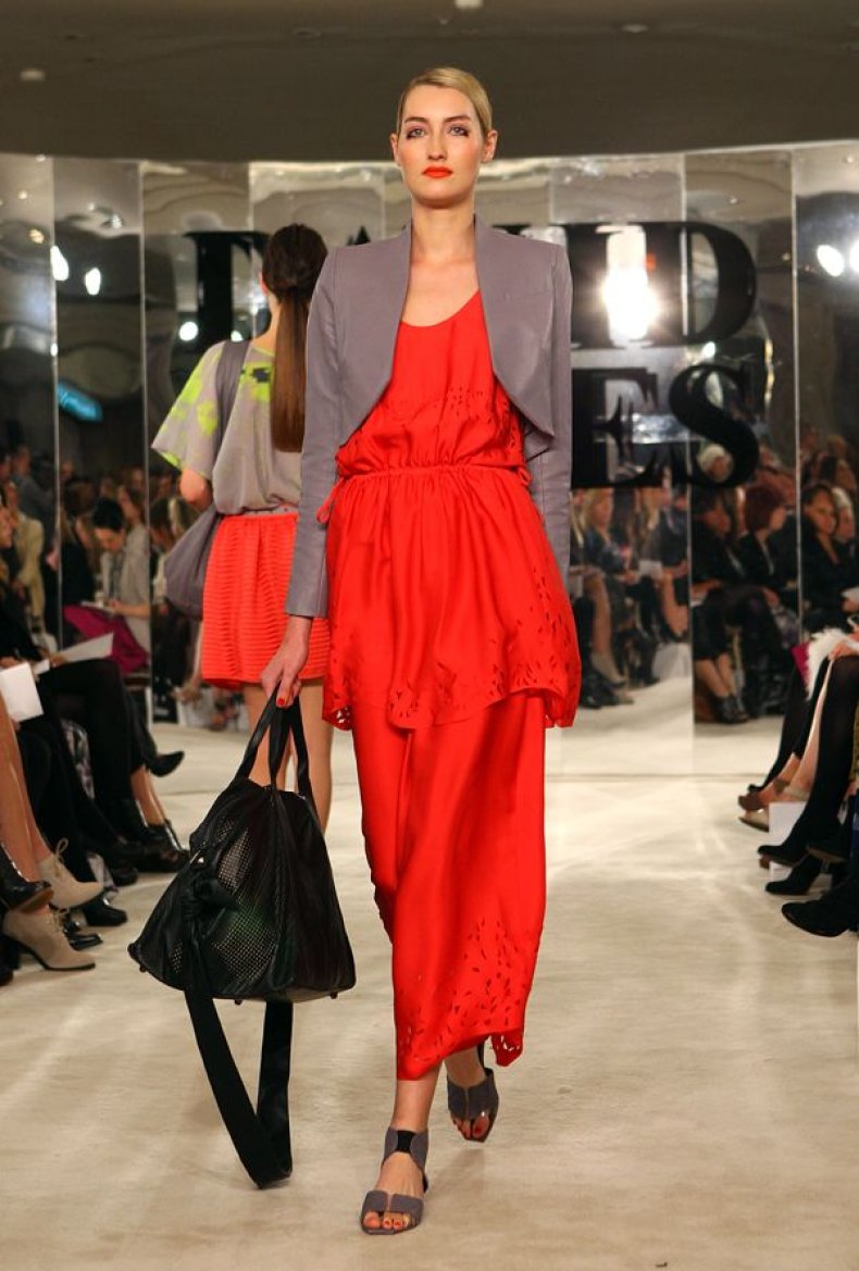 LIST-fe02-wear-red