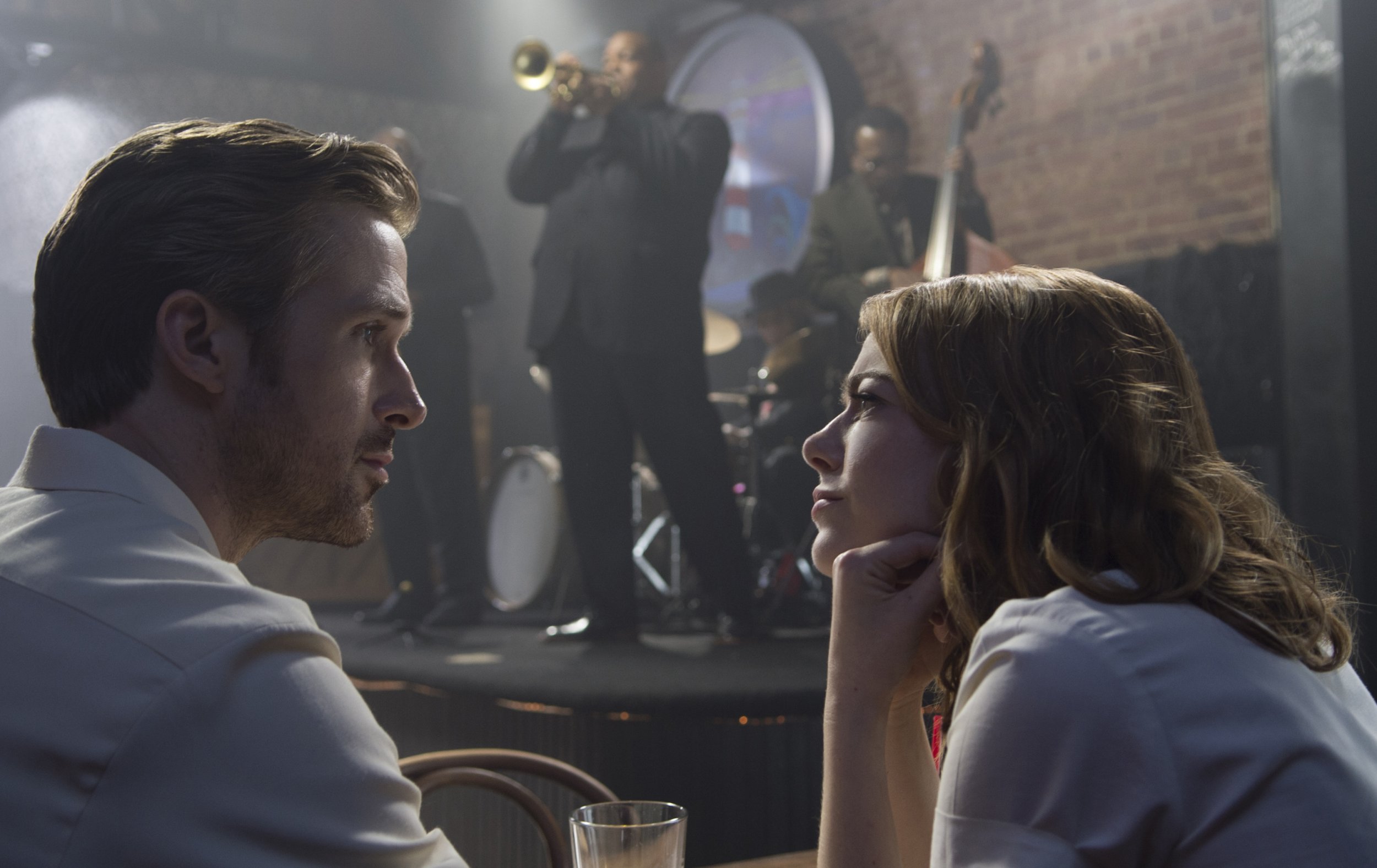 Review: Ryan Gosling and Emma Stone Twirl 'La La Land' Toward Greatness