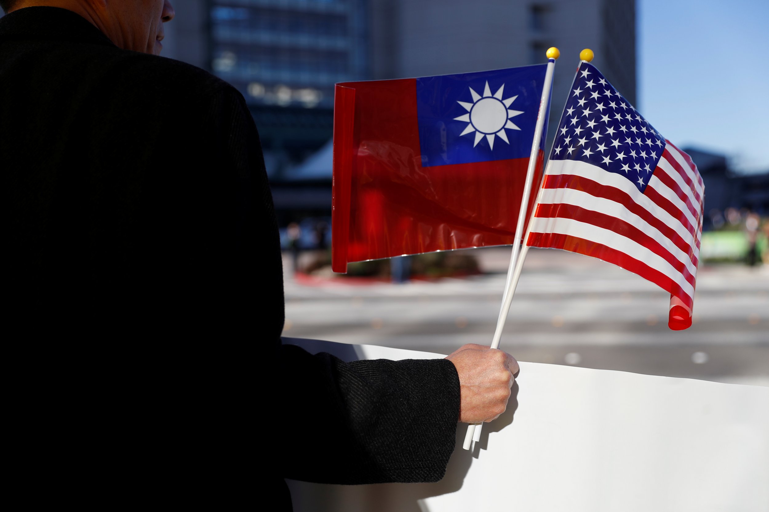 Taiwan/US flags