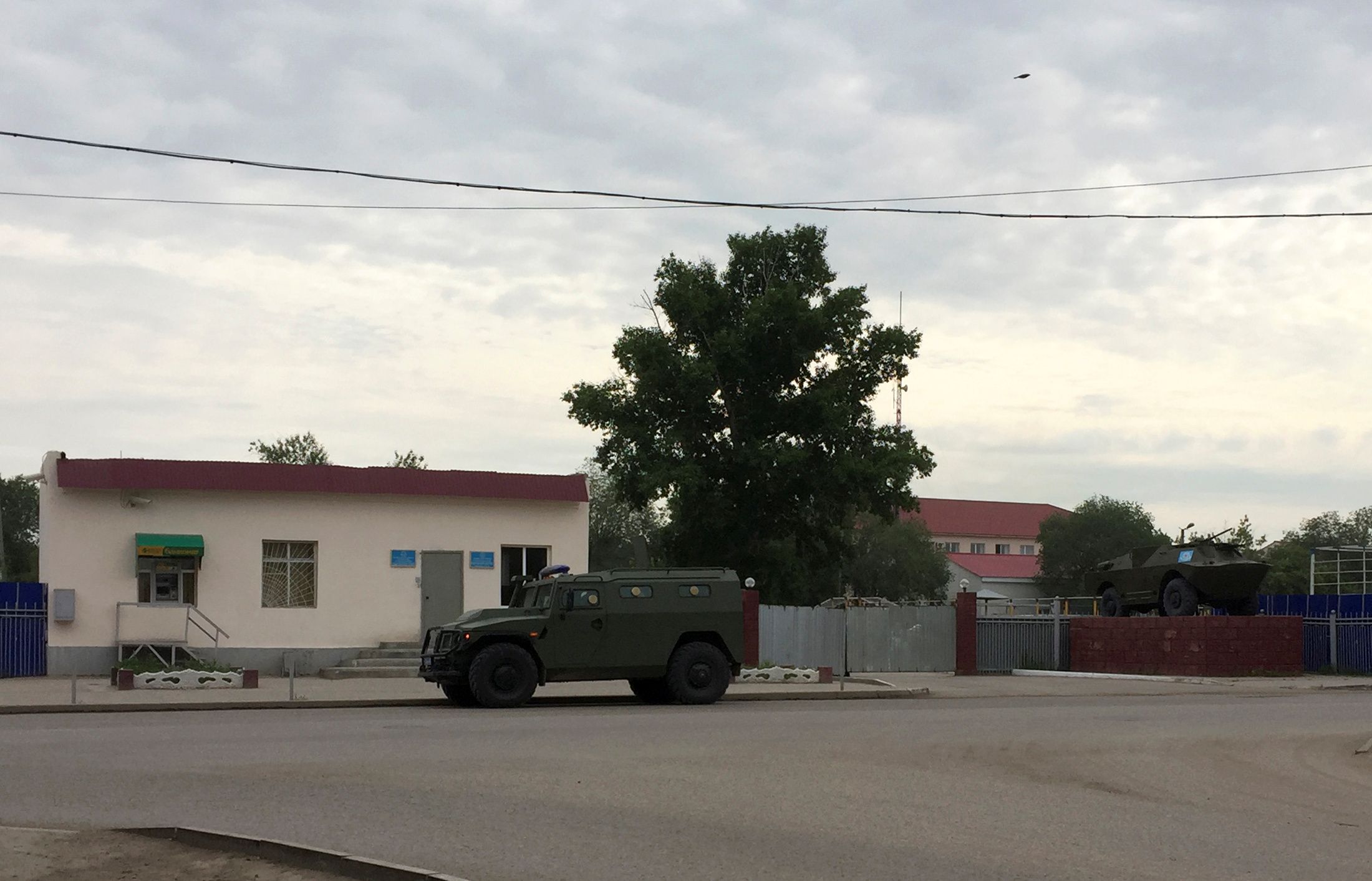 База национальной. Воинская часть в Актобе. Актобе военный городок. Воинскую часть 44 0 85 в городе Актюбинске казахстанский. Крытая тюрьма Красноводска.