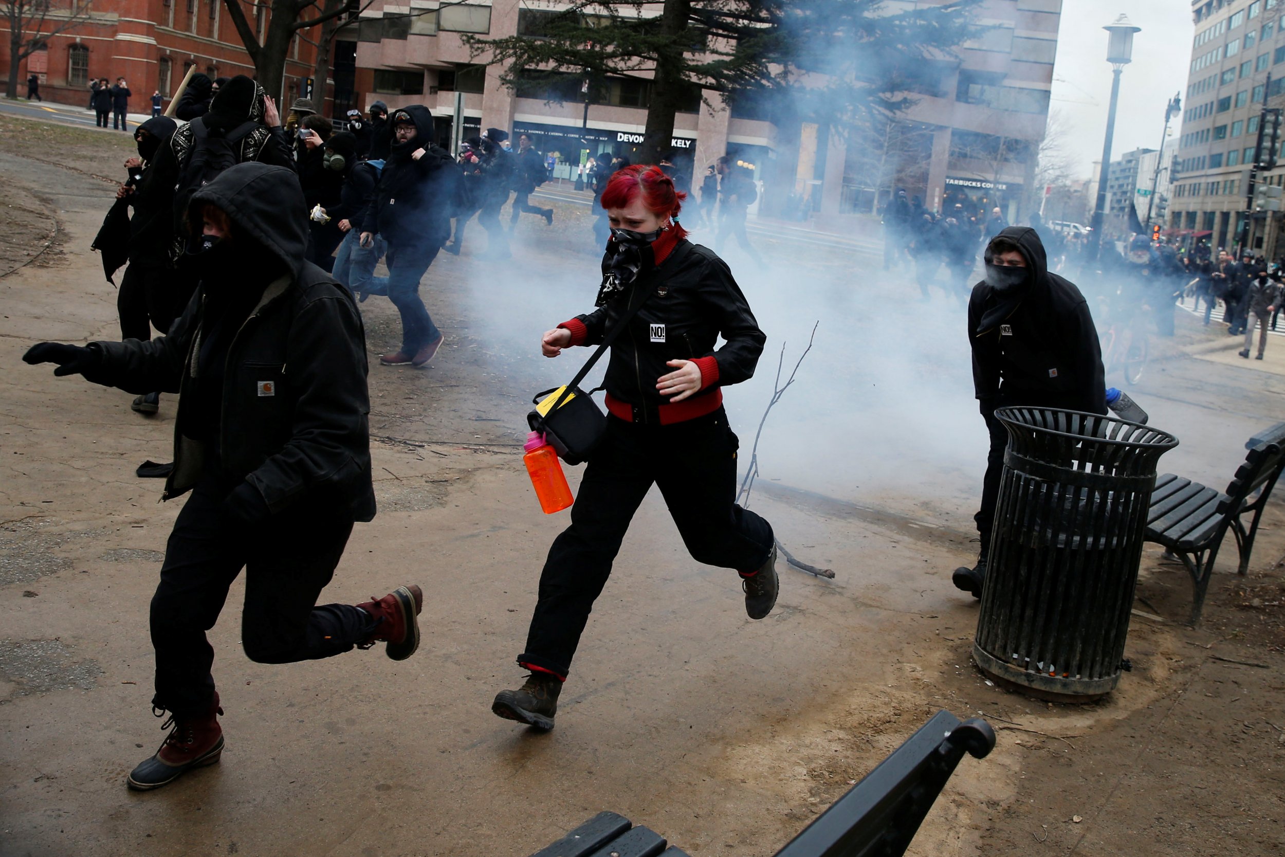 0120_trump_inauguration, demonstrators_01