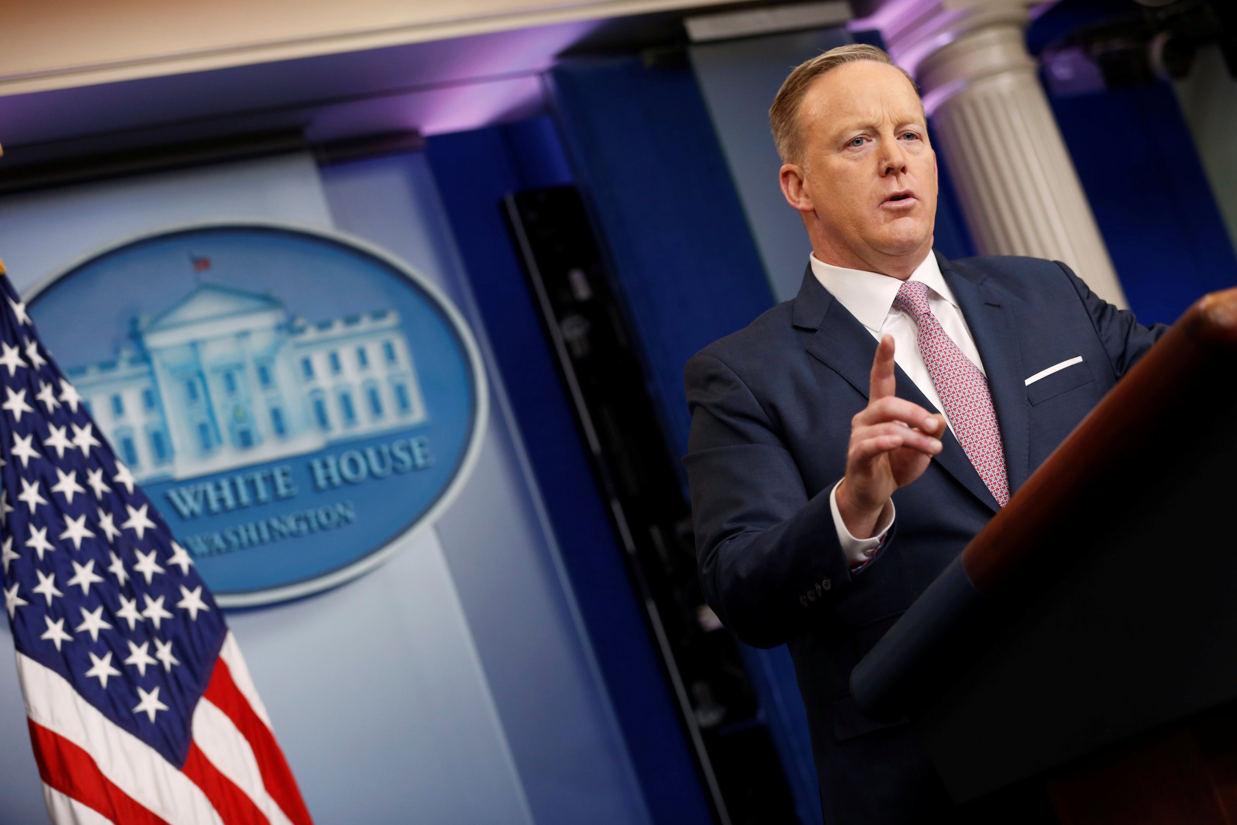 0124_Sean_Spicer_press_briefing_01