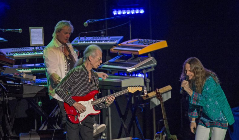 steve howe onstage