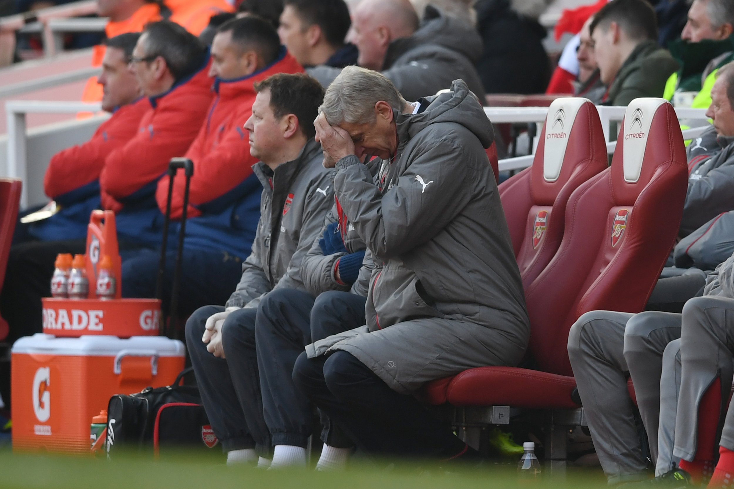 Arsenal manager Arsene Wenger, center.