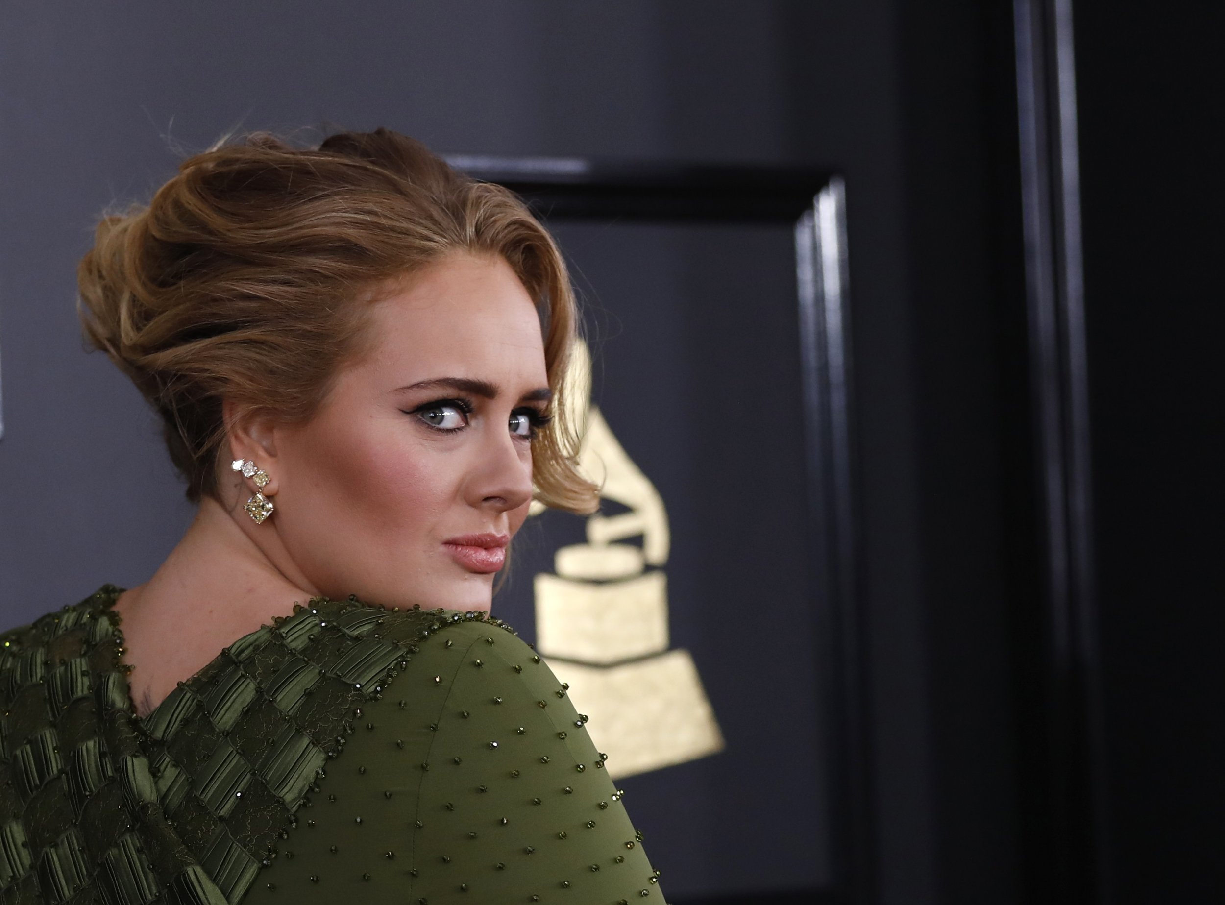 Grammy Awards Adele Bests Beyoncé for Album of the Year Newsweek