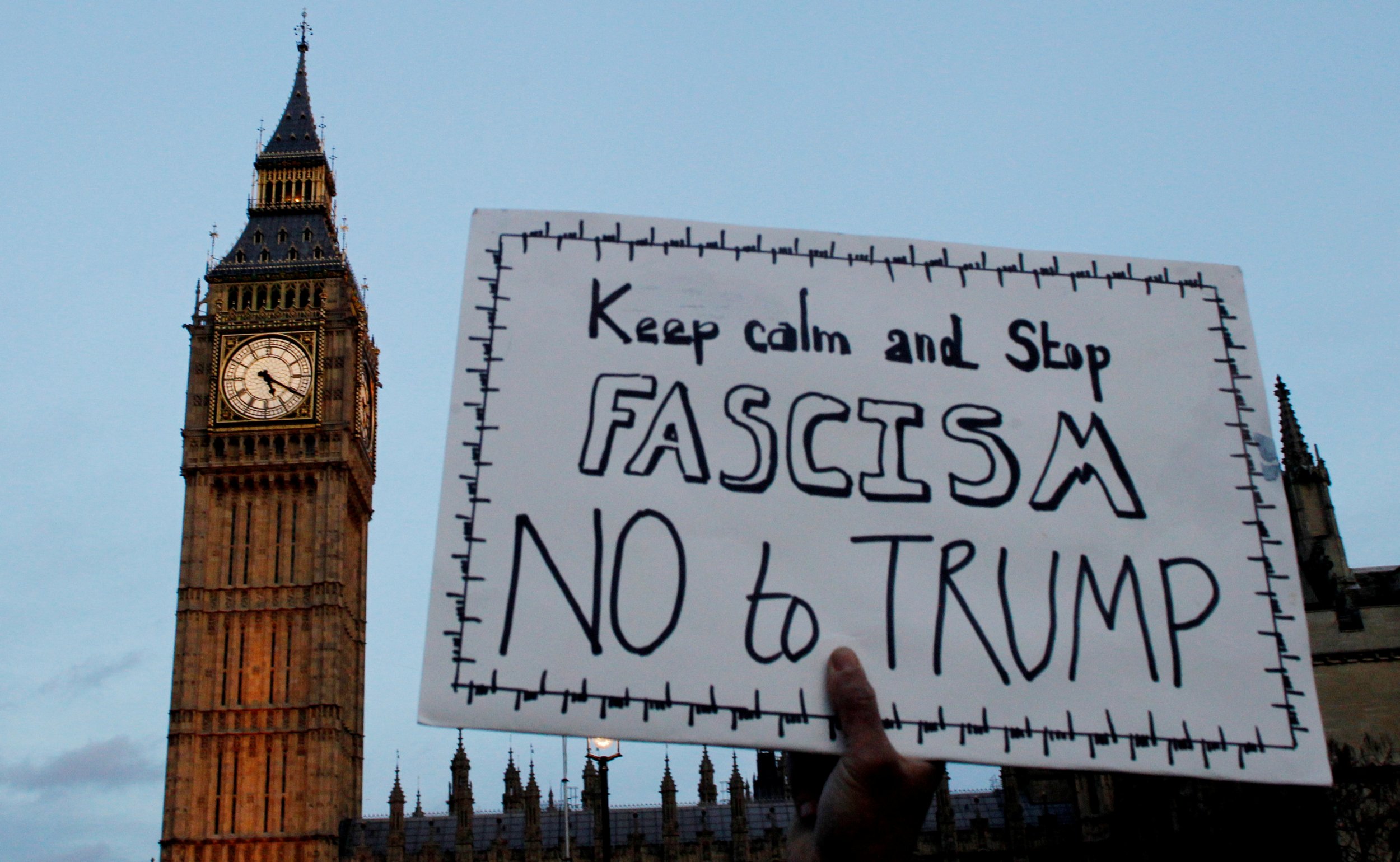 uktrumpvisitsign220