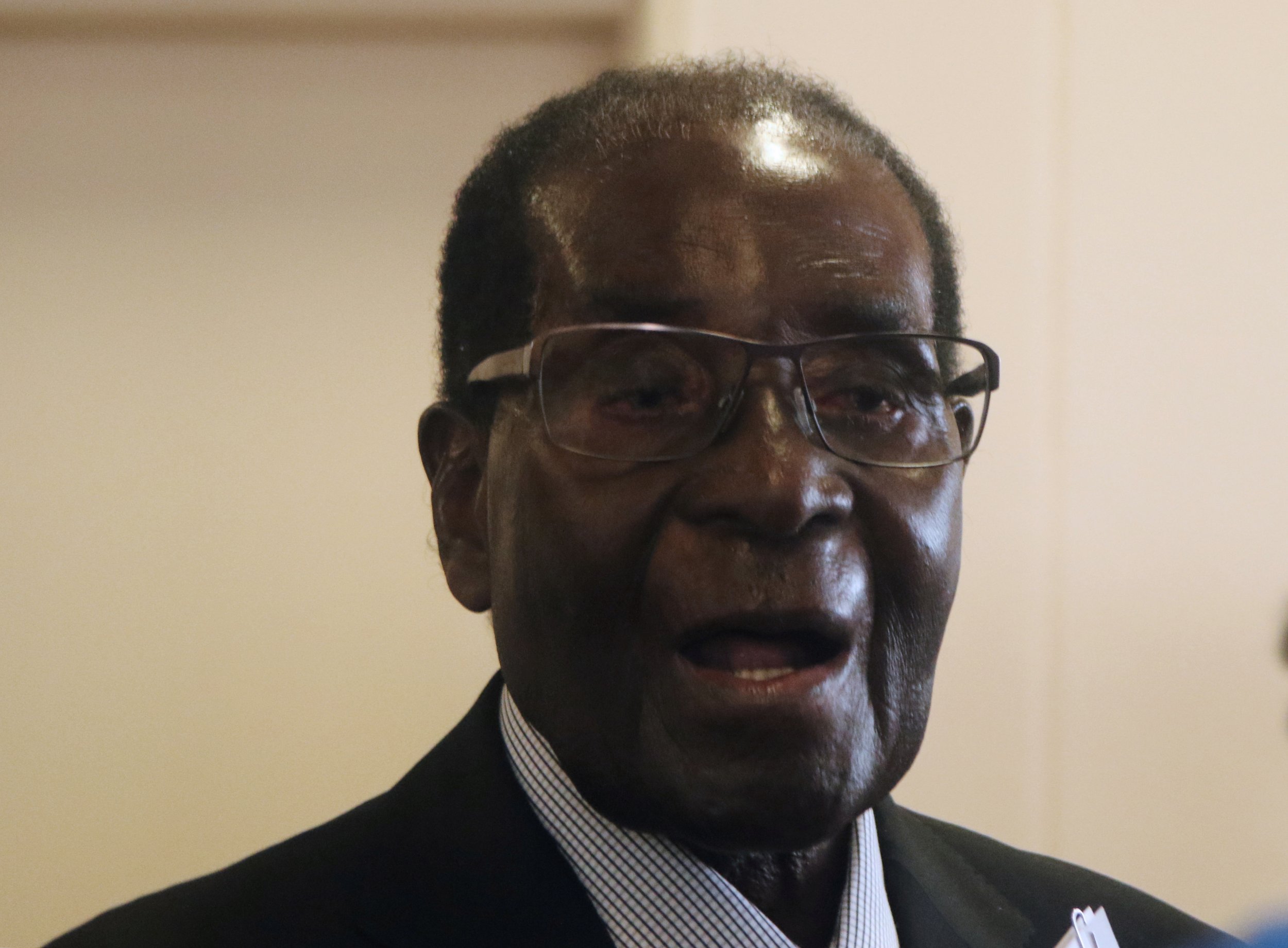 Deadline for Zimbabwes Mugabe to Leave or Face 