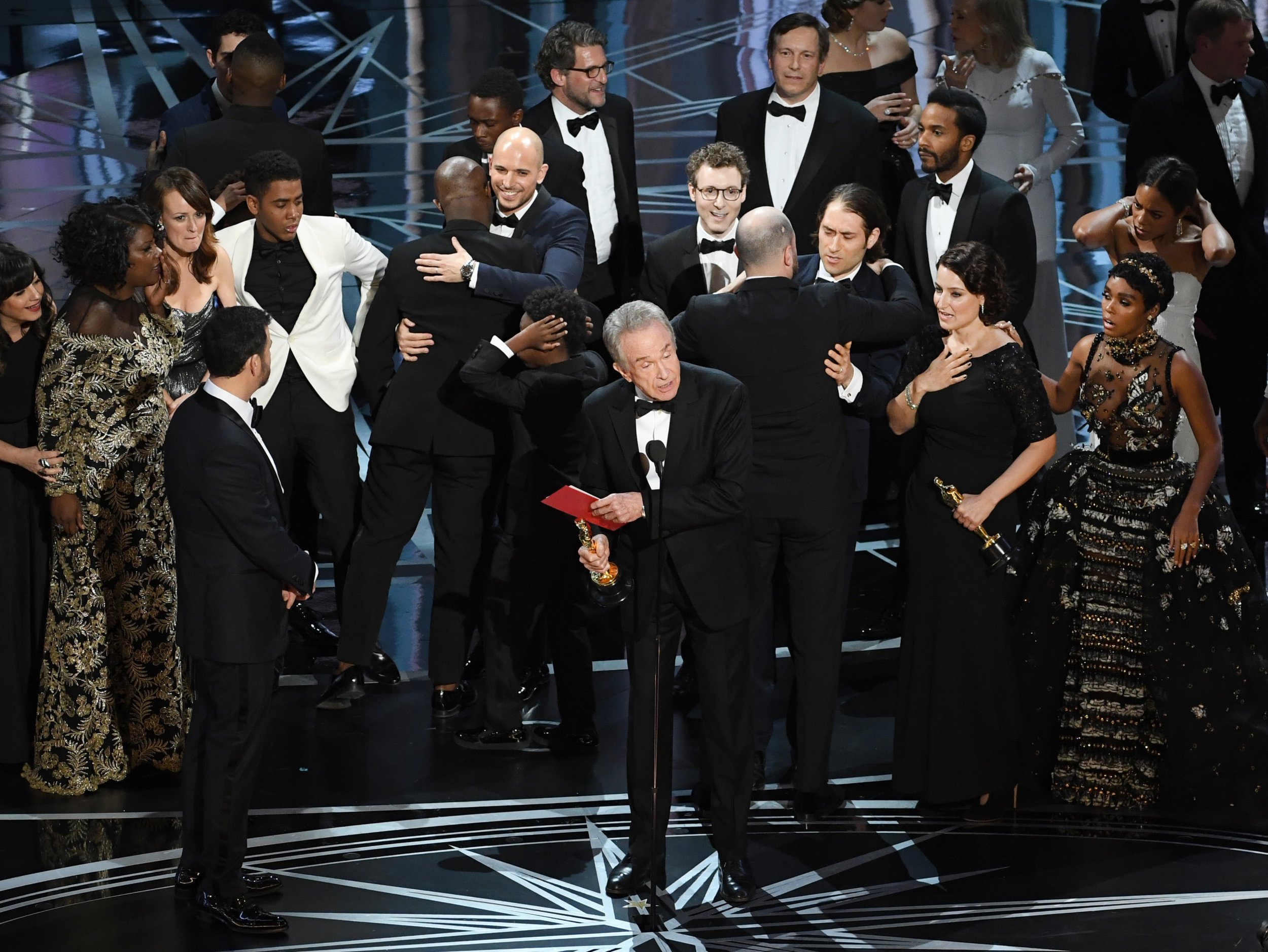 Oscars - Warren Beatty announces wrong best picture