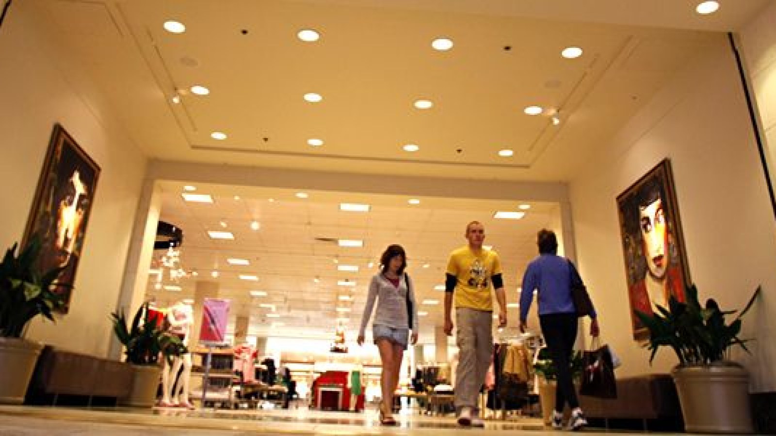10 Best Stores For Customer Service