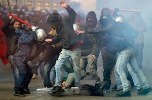 italy-riots-beating