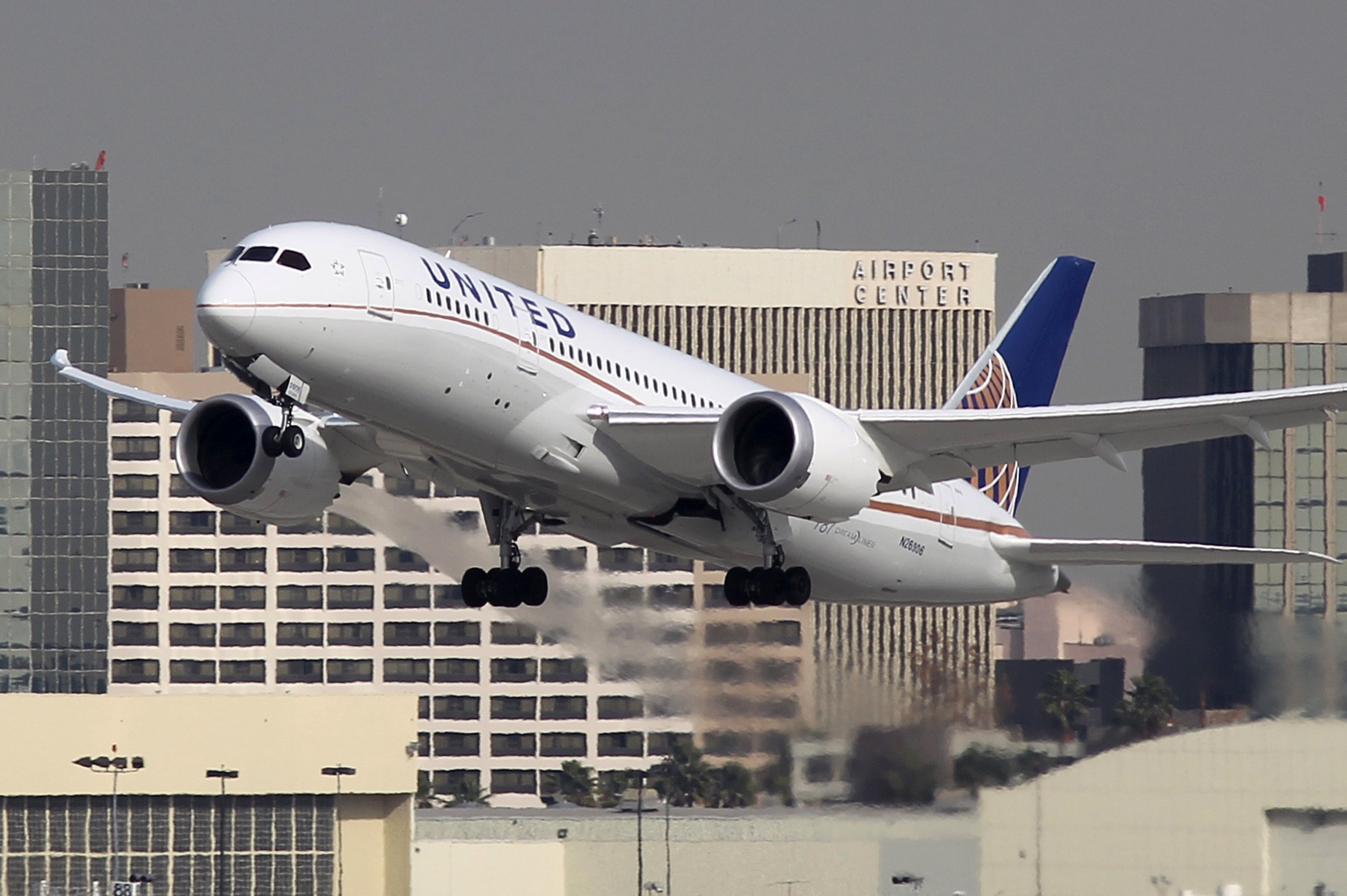 United Airlines Defends Decision to Bar Girls Wearing Leggings From Flight