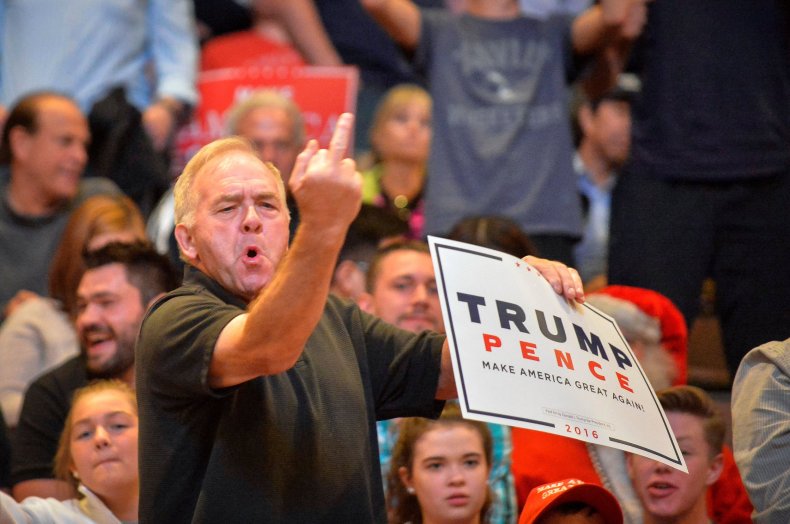 03_29_trumpfinger_01