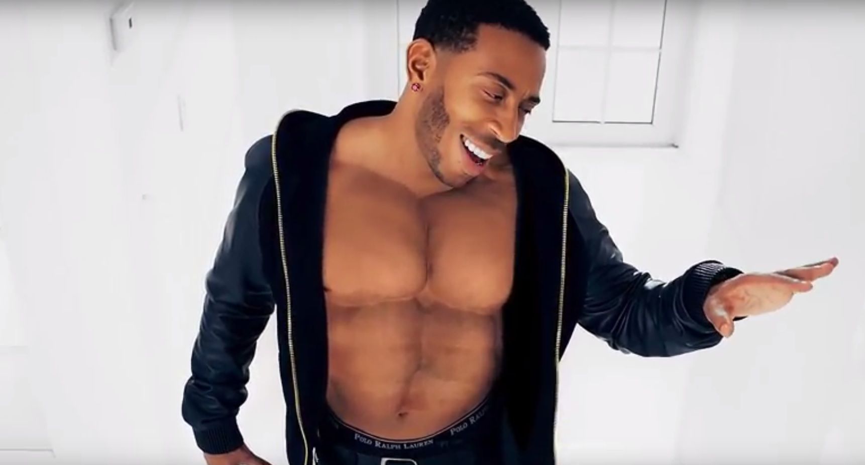 Ludacris' fake abs