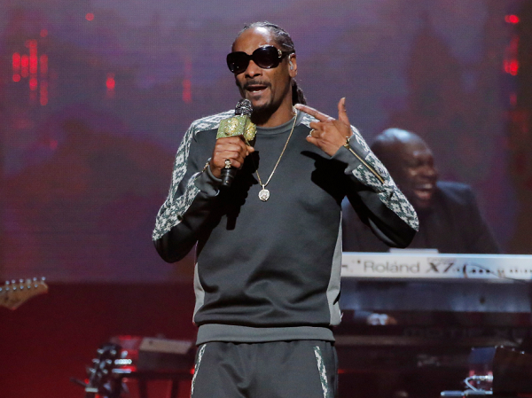 Snoop Dogg doesn't understand how President Donald Trump is running the country.