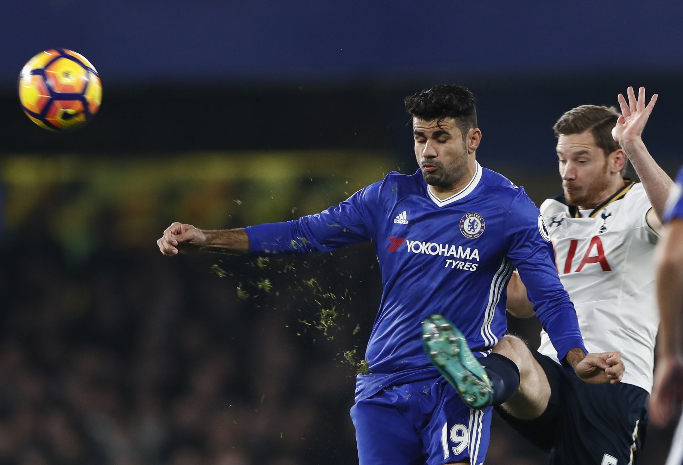 Tottenham Hotspur defender Jan Vertonghen, right, with Chelsea's Diego Costa.