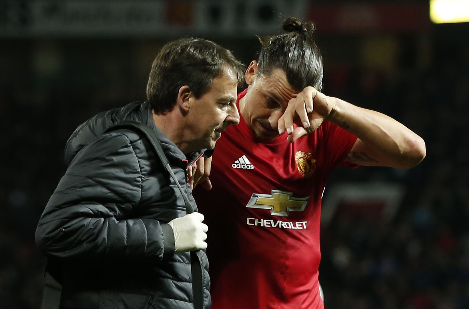 Zlatan Ibrahimovic And Marcos Rojo Injuries Overshadow Manchester United S Europa League Progression