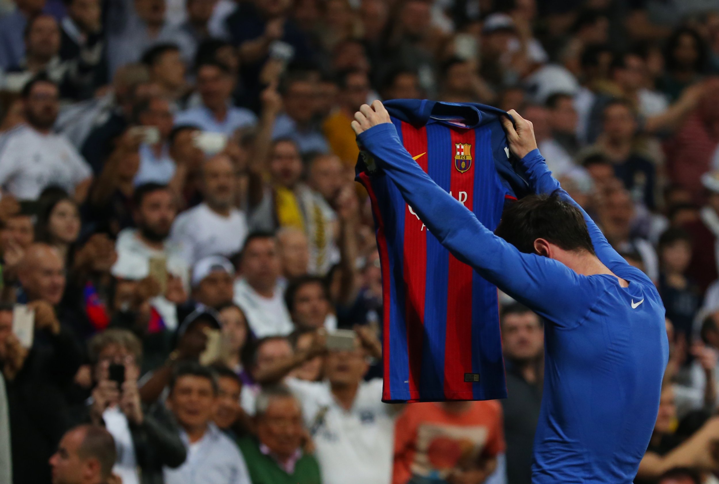 Cristiano Ronaldo mocks Lionel Messi with shirt celebration at Camp Nou