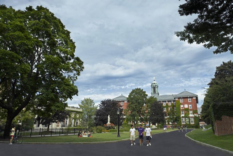 college-holy-cross-ed08