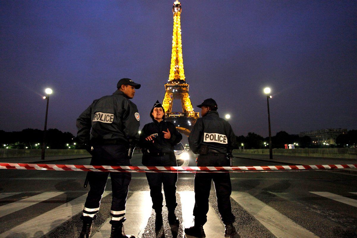 pakistan-europe-terrorisim-eiffel-hsmall