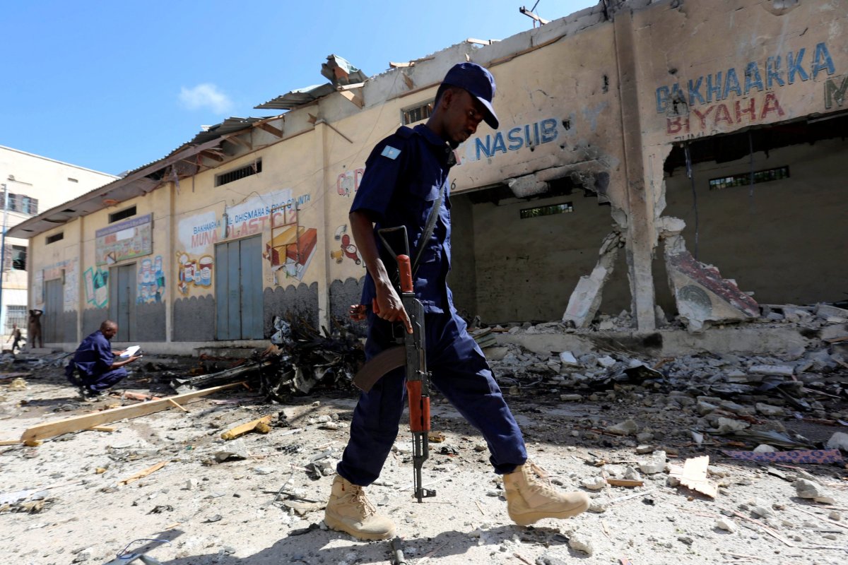 Somalia policeman car bomb