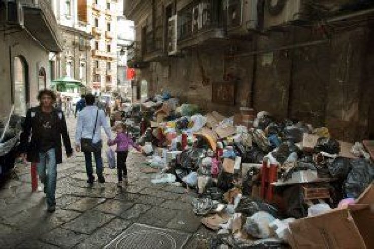 naples-garbage-inline-hsmall naples-garbage-inline-hsmall