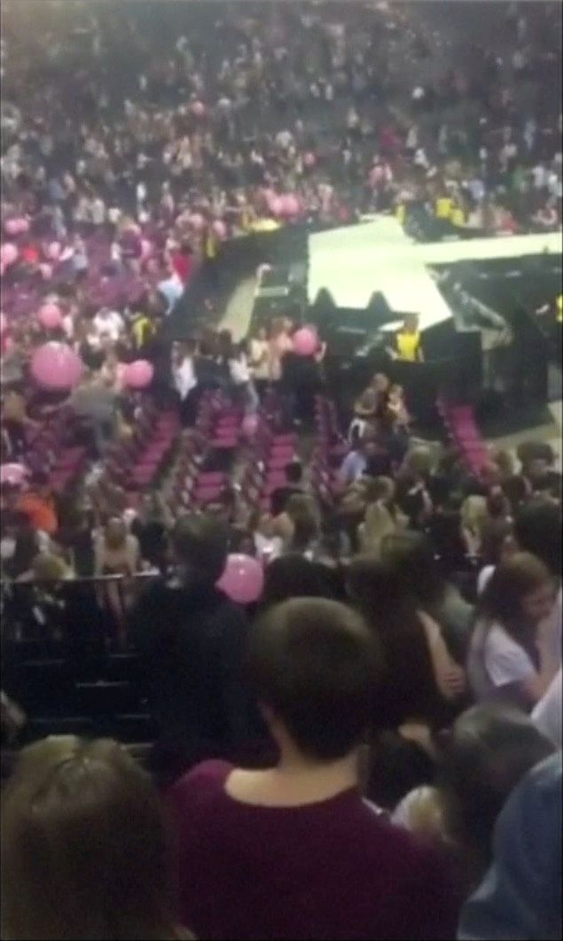 Ariana Grande Photos And Videos Of Concert Explosion Show Immediate   Rtx373gd 