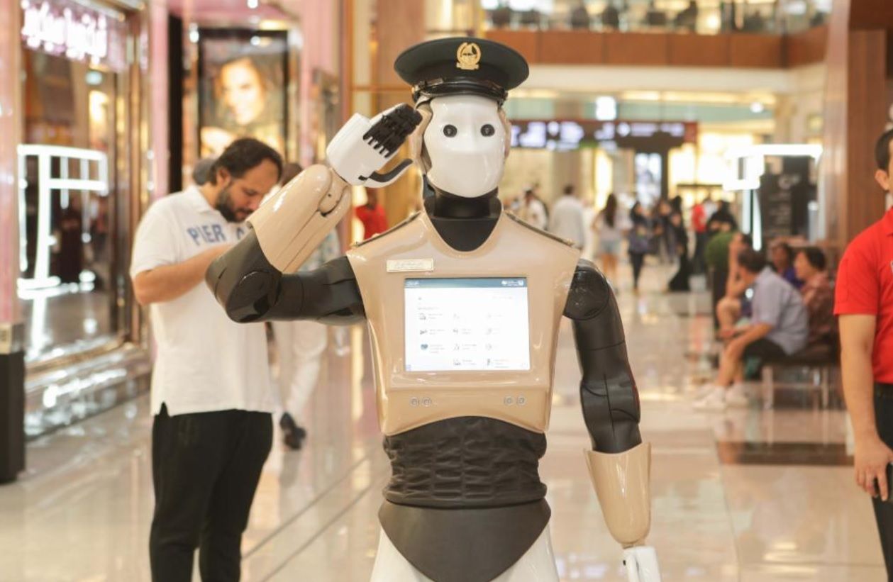 robot cop dubai police robocop