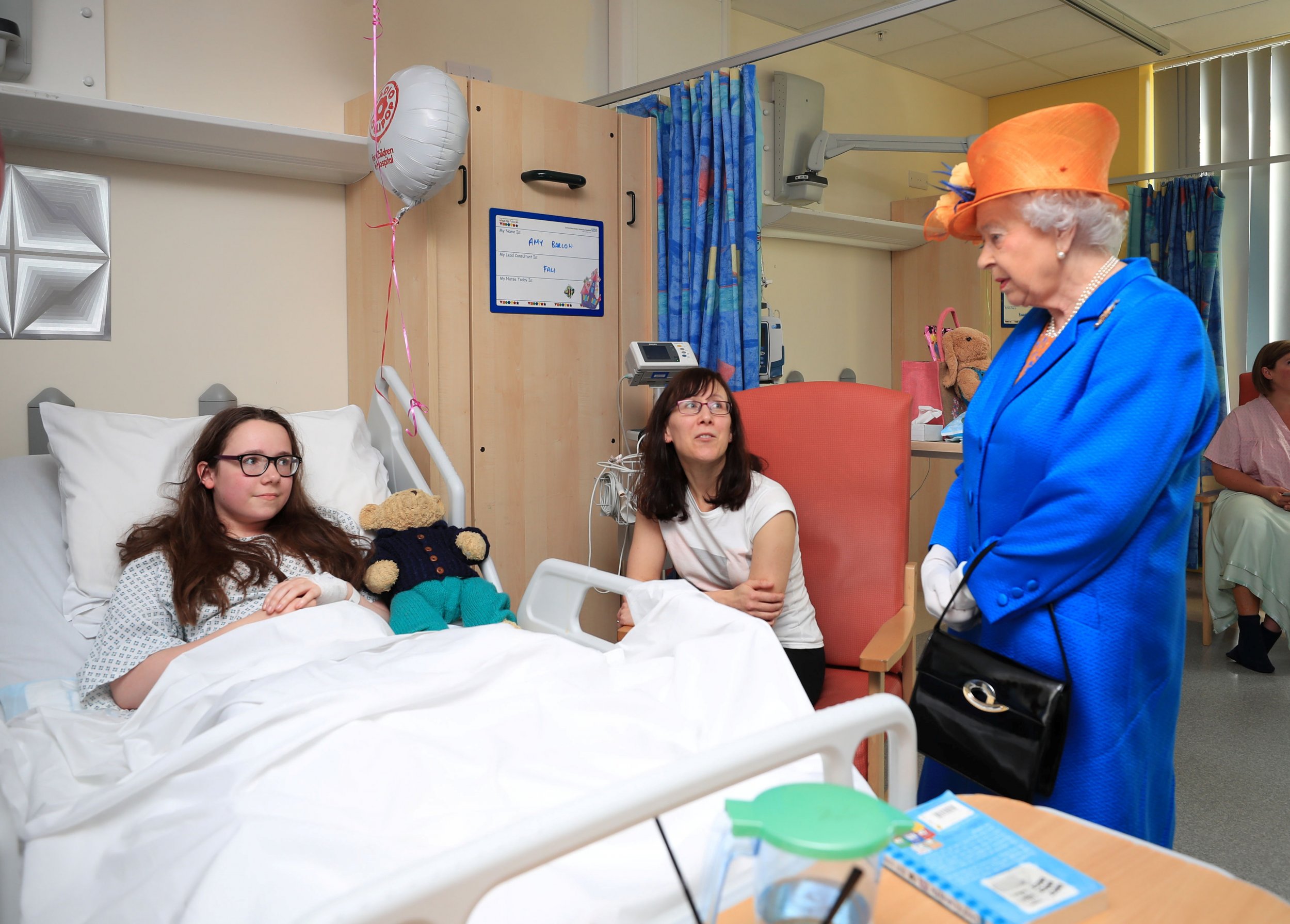 queen visits hospital