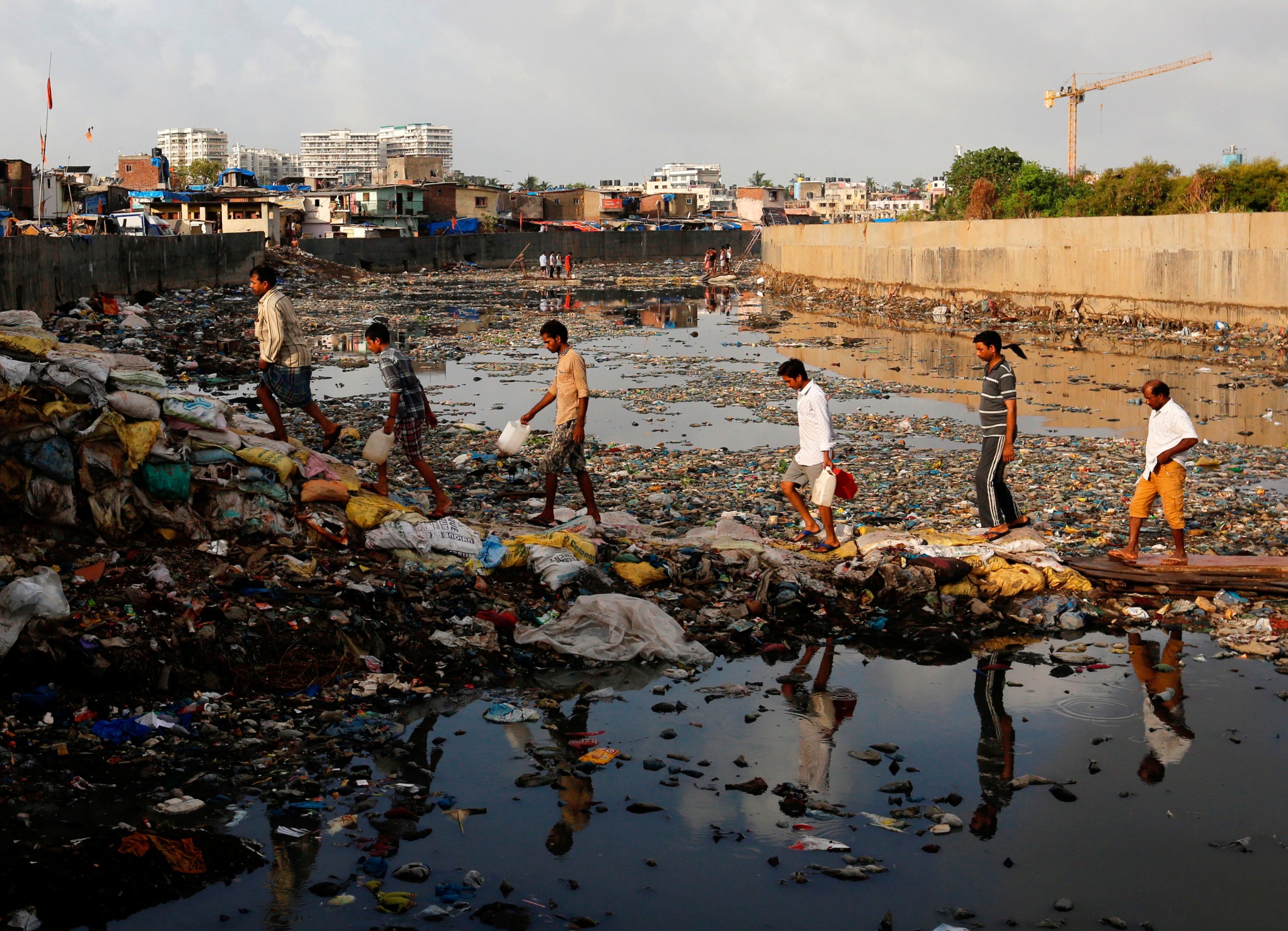 Насколько грязно. Река в Индии ганг самая грязная. Сукинда Индия.