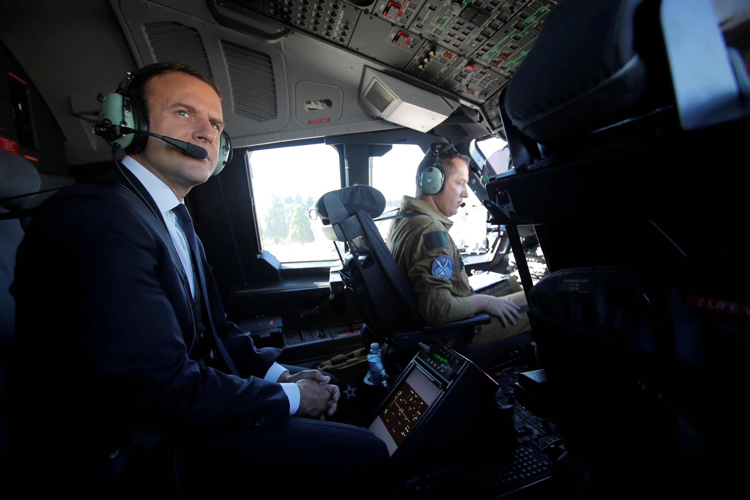 Une économie française ... - Page 14 Emmanuel-macron