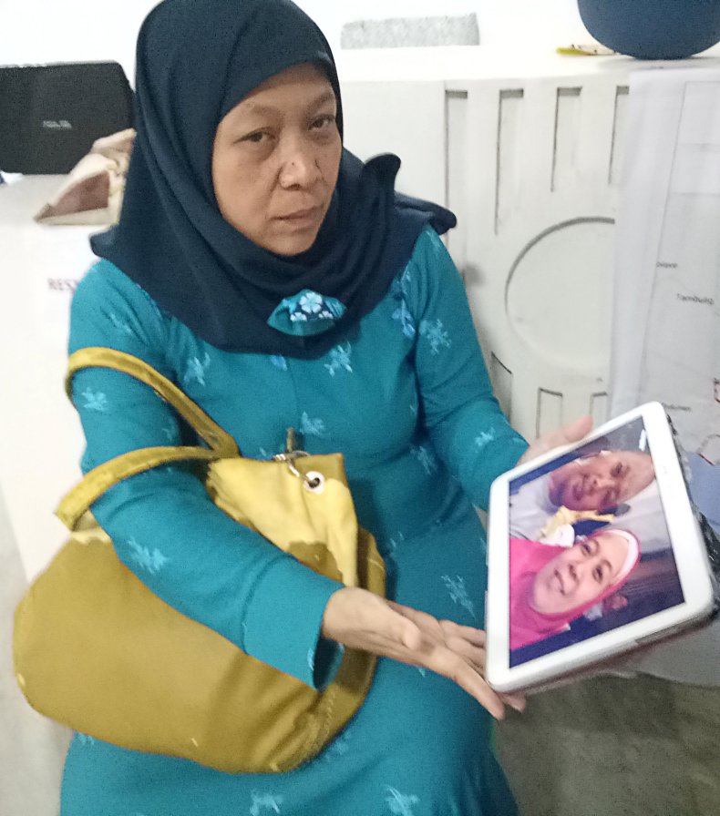 Woman with ipad marawi