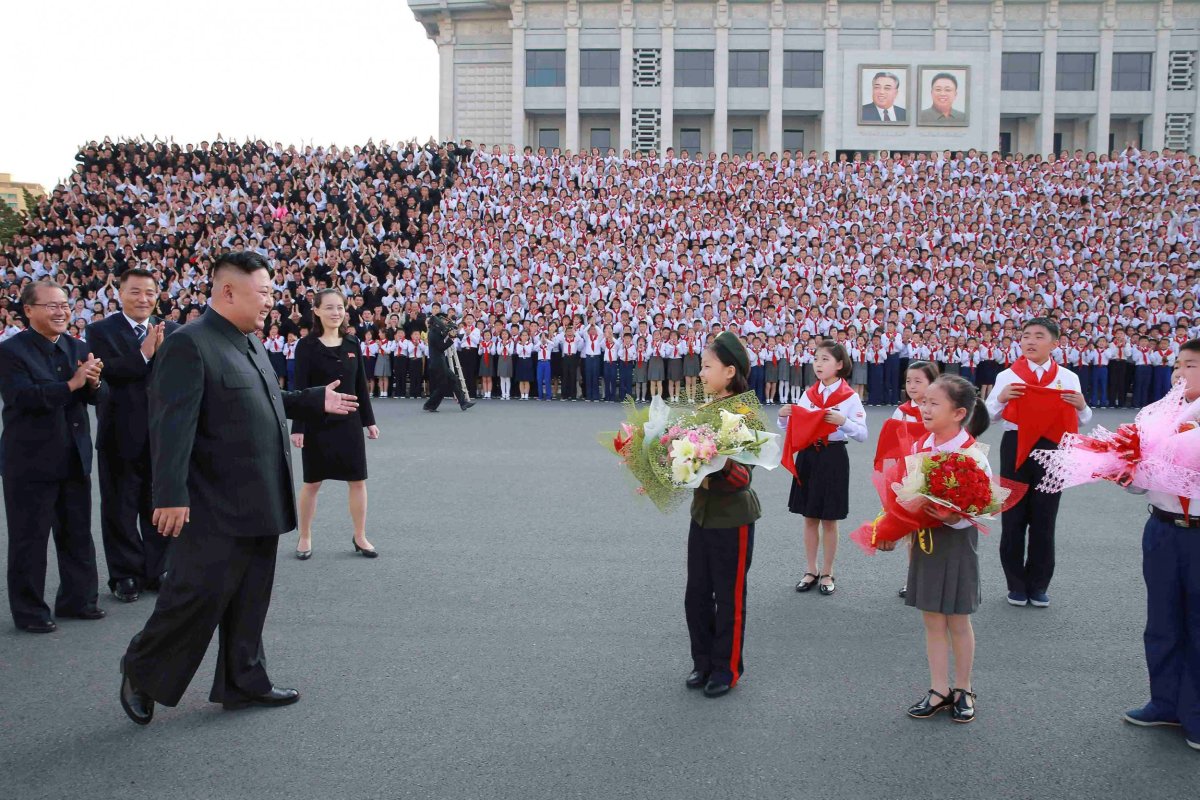 Kim Jong Un and flowers