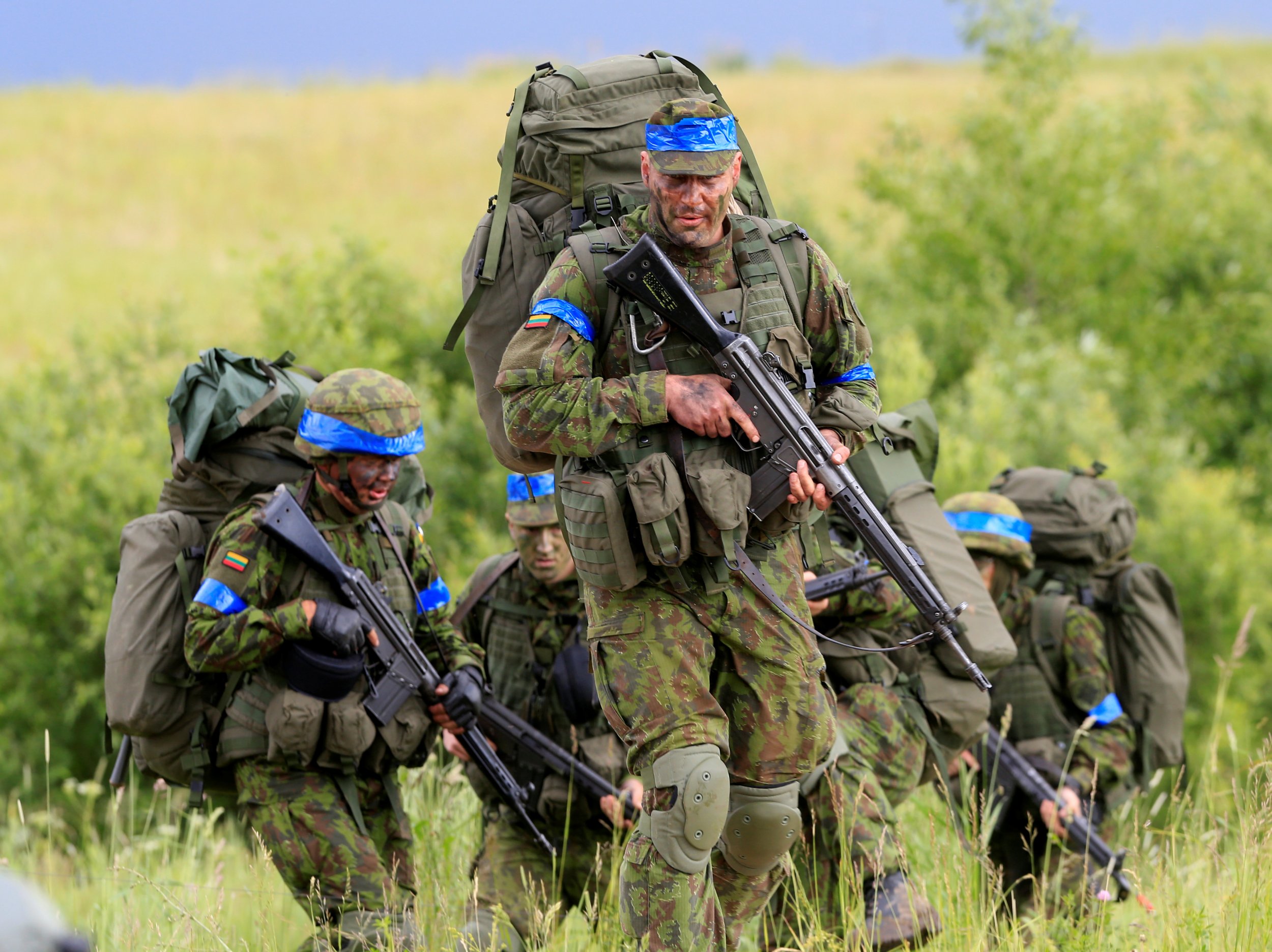 Военных отправляют. Солдат армии Литвы. Учения НАТО. Российская армия. Военные фото.