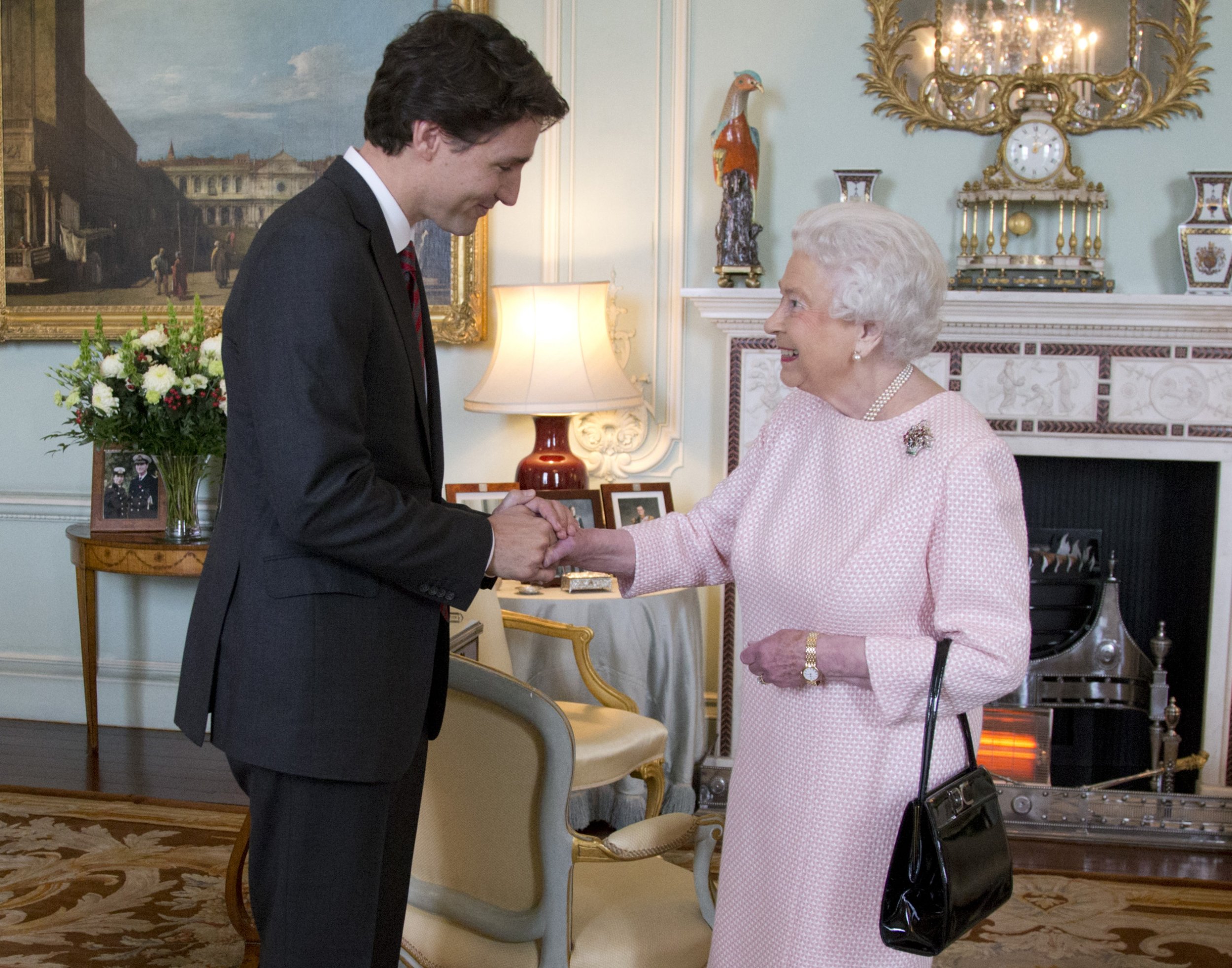 Queen Of Canada Elizabeth Ii Is About To Meet Justin Trudeau Newsweek