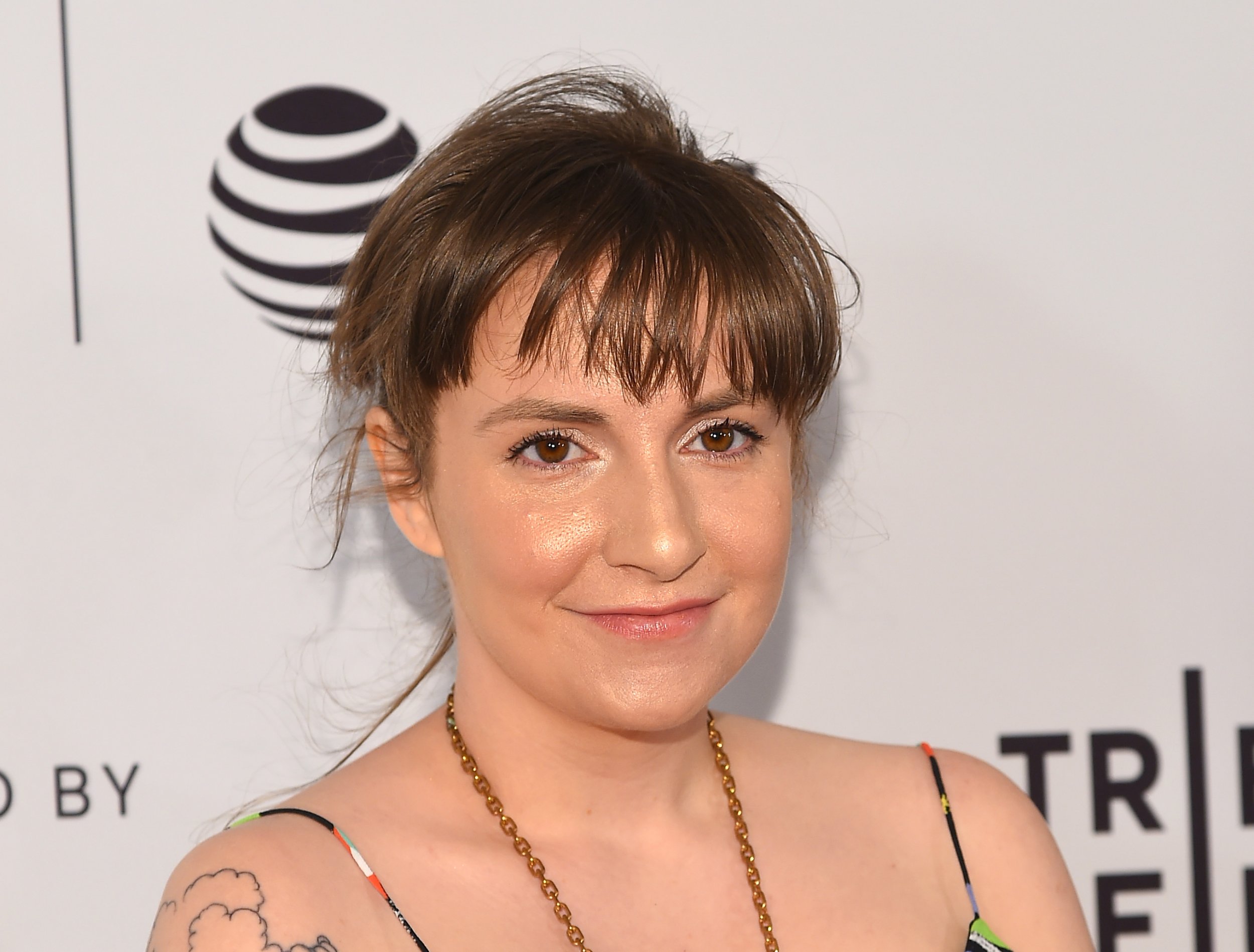 1. Lena Dunham's Blue Hair Transformation: See Her Bold New Look! - wide 6