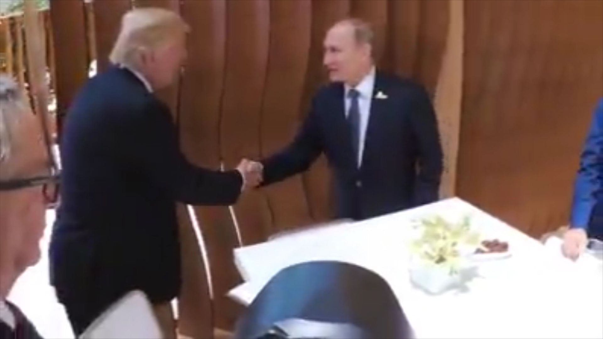 Trump_putin_shake