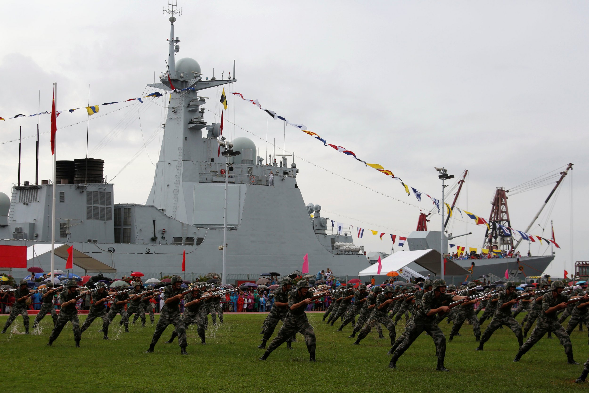 history of when the british used warships to force china to open it