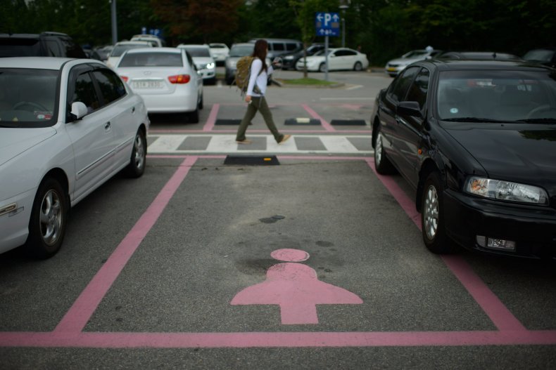 women parking spots SK