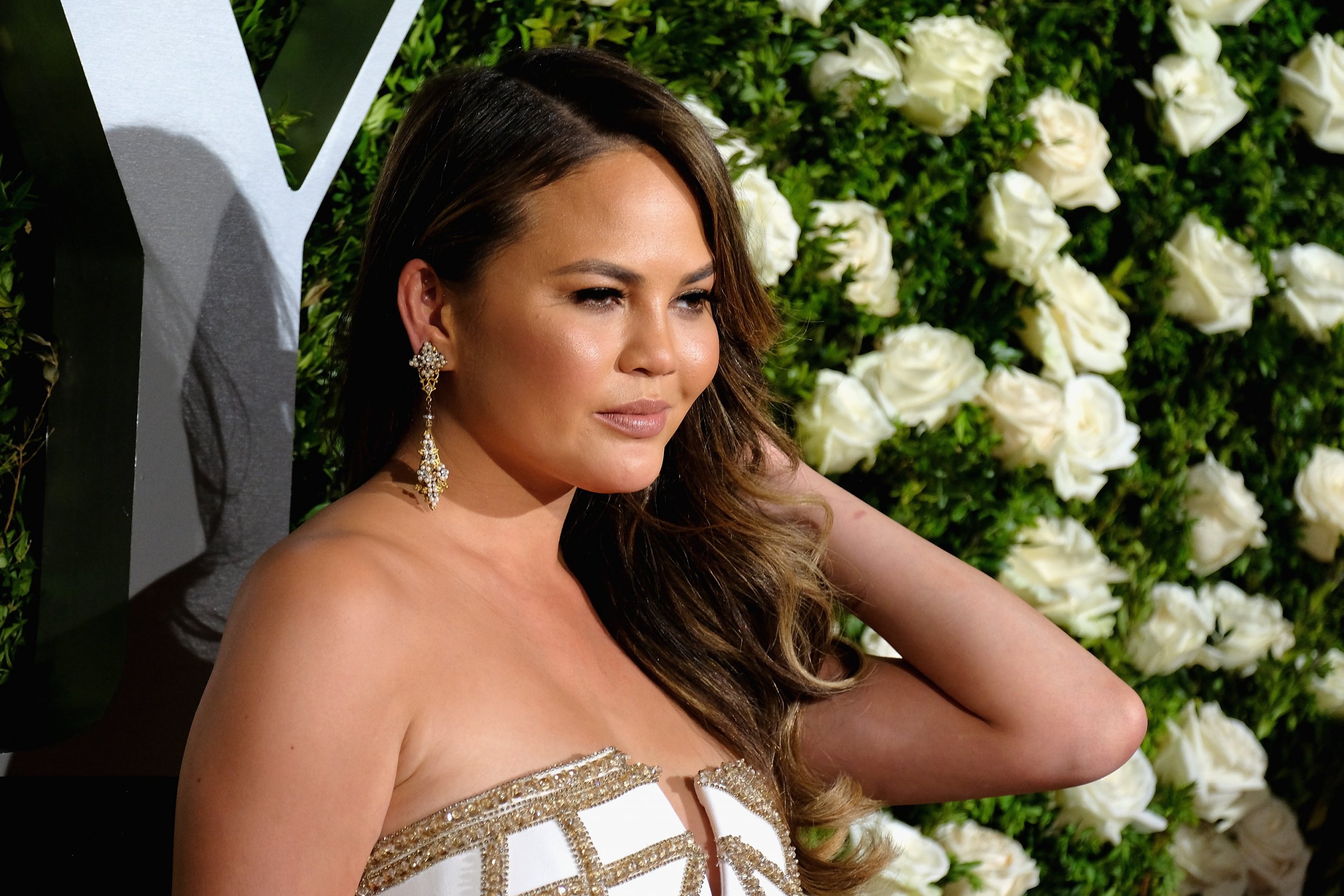 Donald Trump Blocks Chrissy Teigen On Twitter A Brief History Of Her Trolling The President 0135