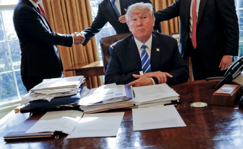 08_11_LazyTrump_02