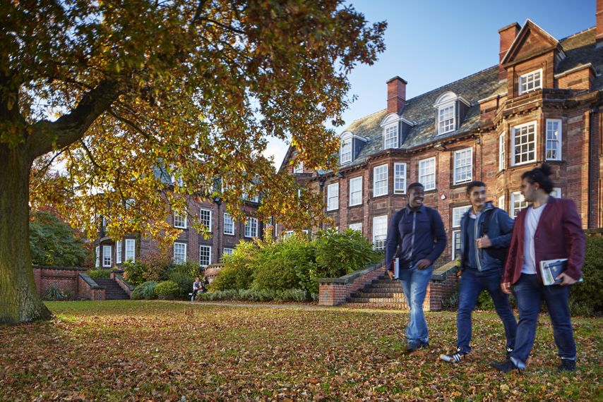 University of birmingham. Университет Бирмингема. Бирмингем школы. Университет University of Birmingham внутри.