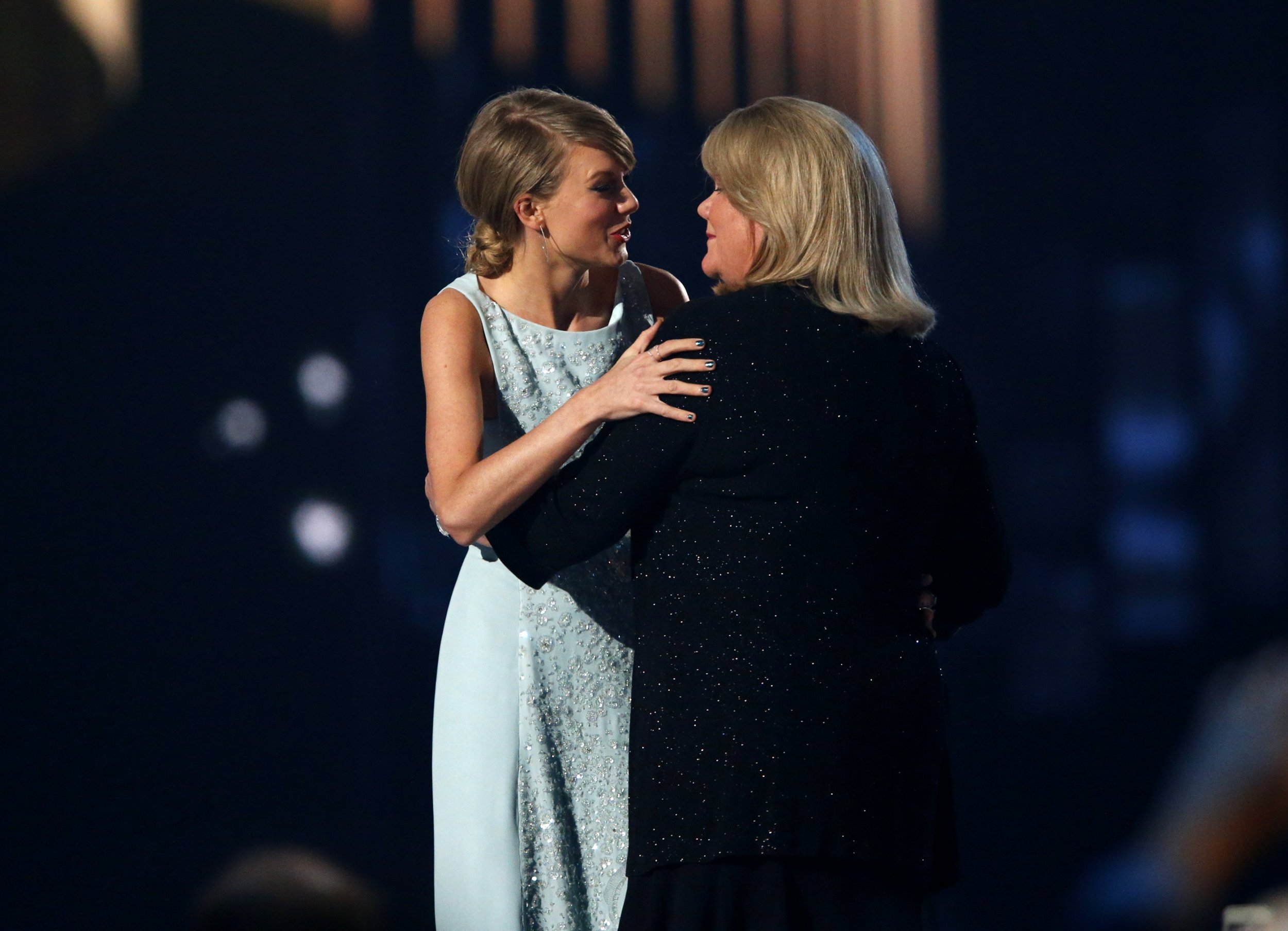 Taylor Swift with her mother
