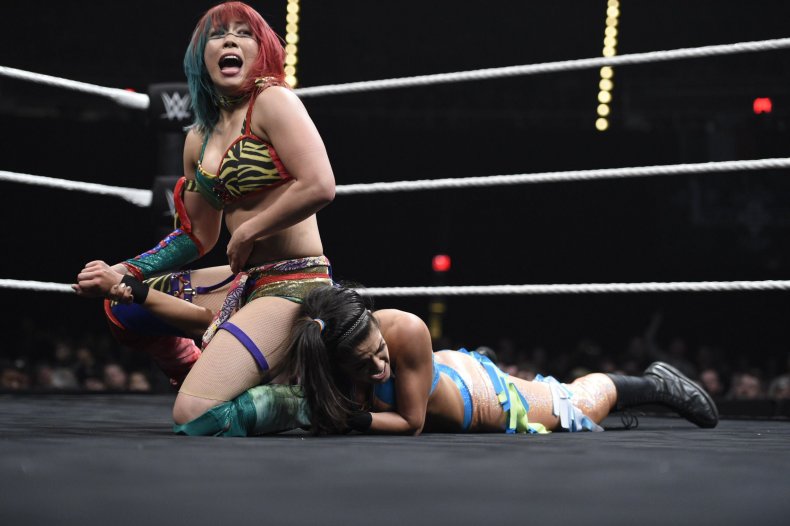 Asuka taps out Bayley to win championship