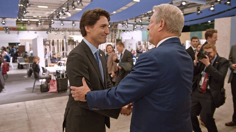 Justin-Trudeau-meets-former-Vice-President-Al-Gore-at-the-Paris-Conference