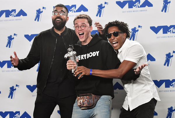 Logic and Damian Lemar Hudson pose with the Best Fight Against The System award