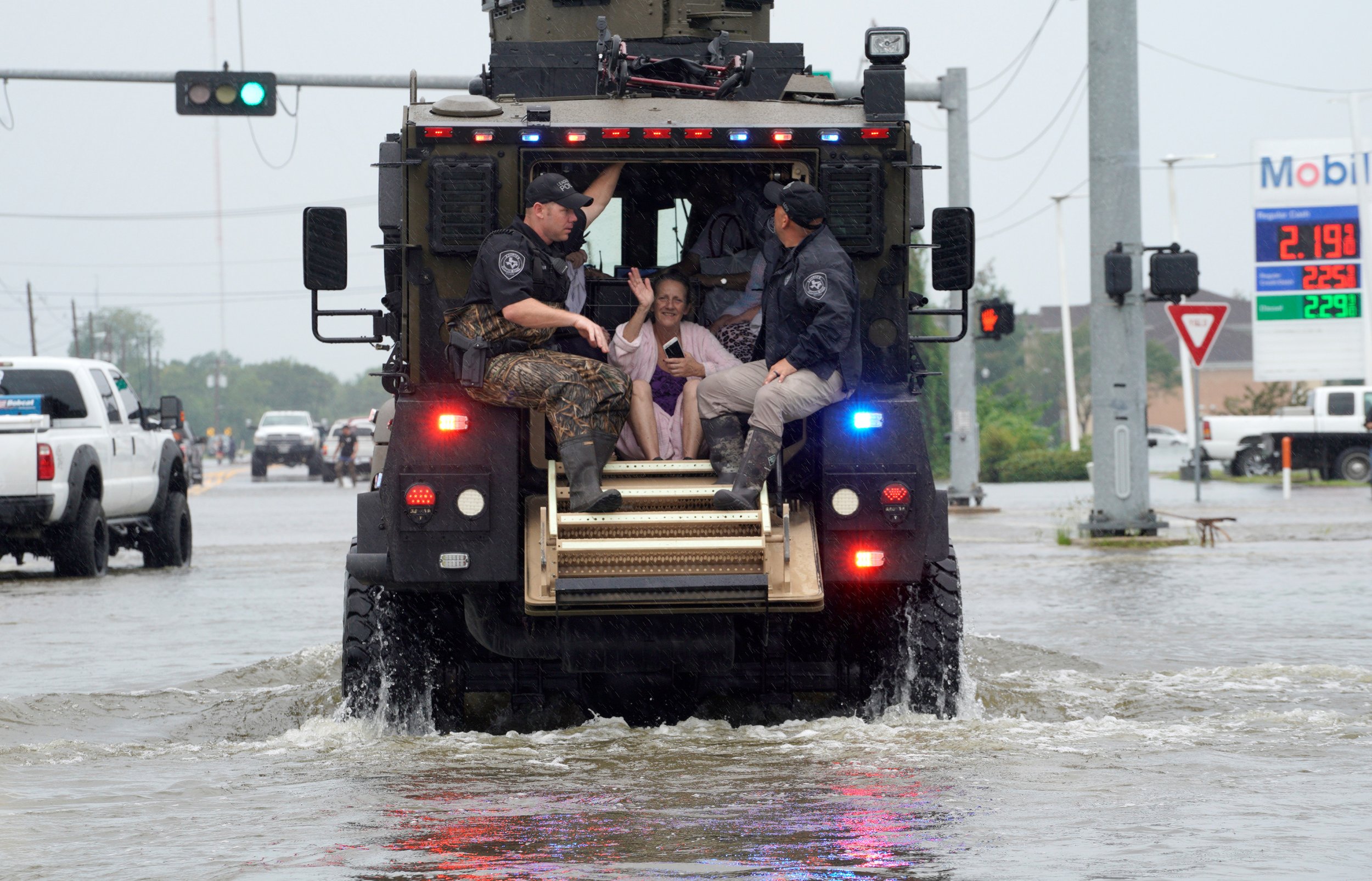 Hurricane Harvey Makes Police Trade Beats For Boats As They Rescue ...